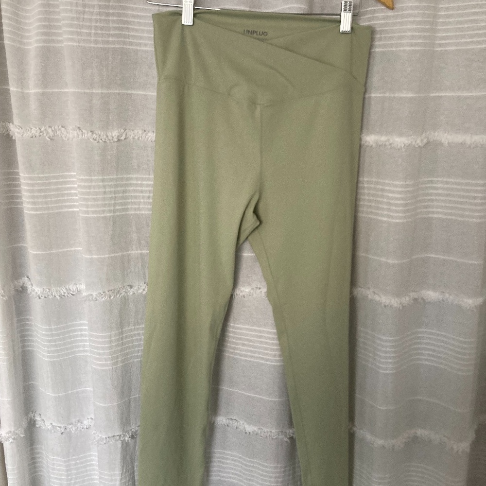 3/$10 SALE Pale Green Crossover Leggings NWOT